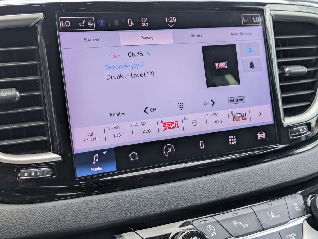 Used 2024 Chrysler Pacifica Touring-L image 18