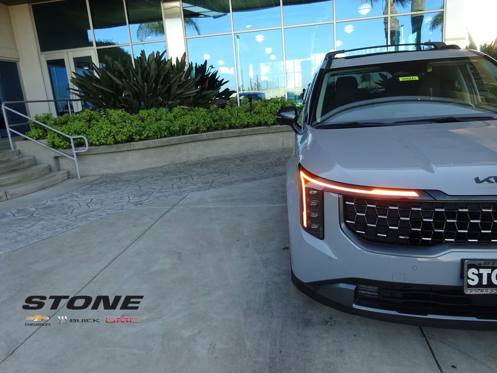 Used 2025 Kia Carnival SX Prestige image 34