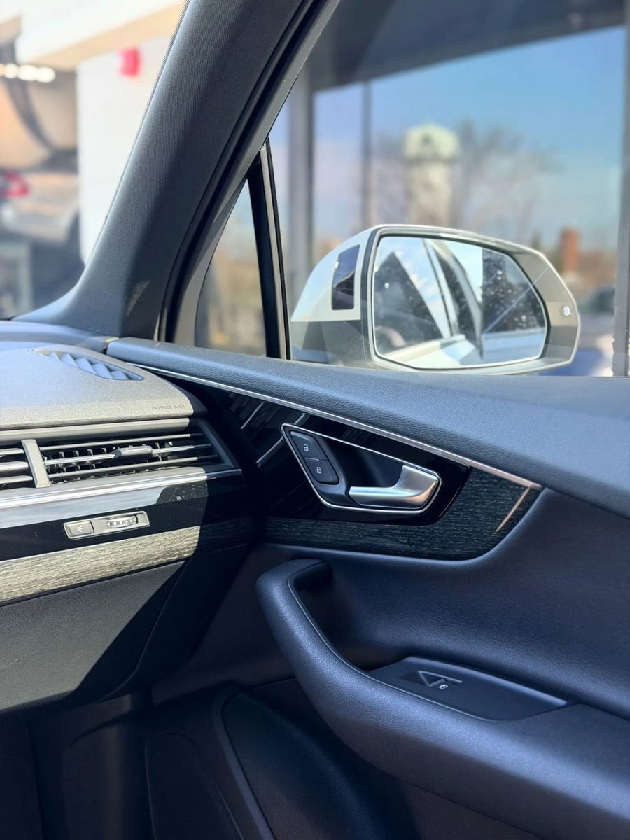 Used 2017 Audi Q7 3.0T Premium Plus w/ Premium Plus Package image 17