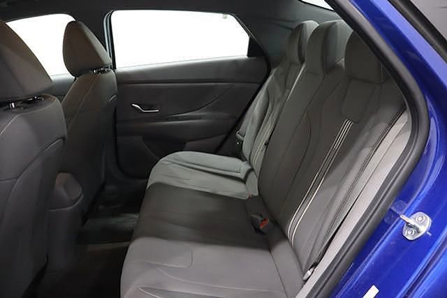 Used 2023 Hyundai Elantra SEL w/ Preferred Accessory Package image 11