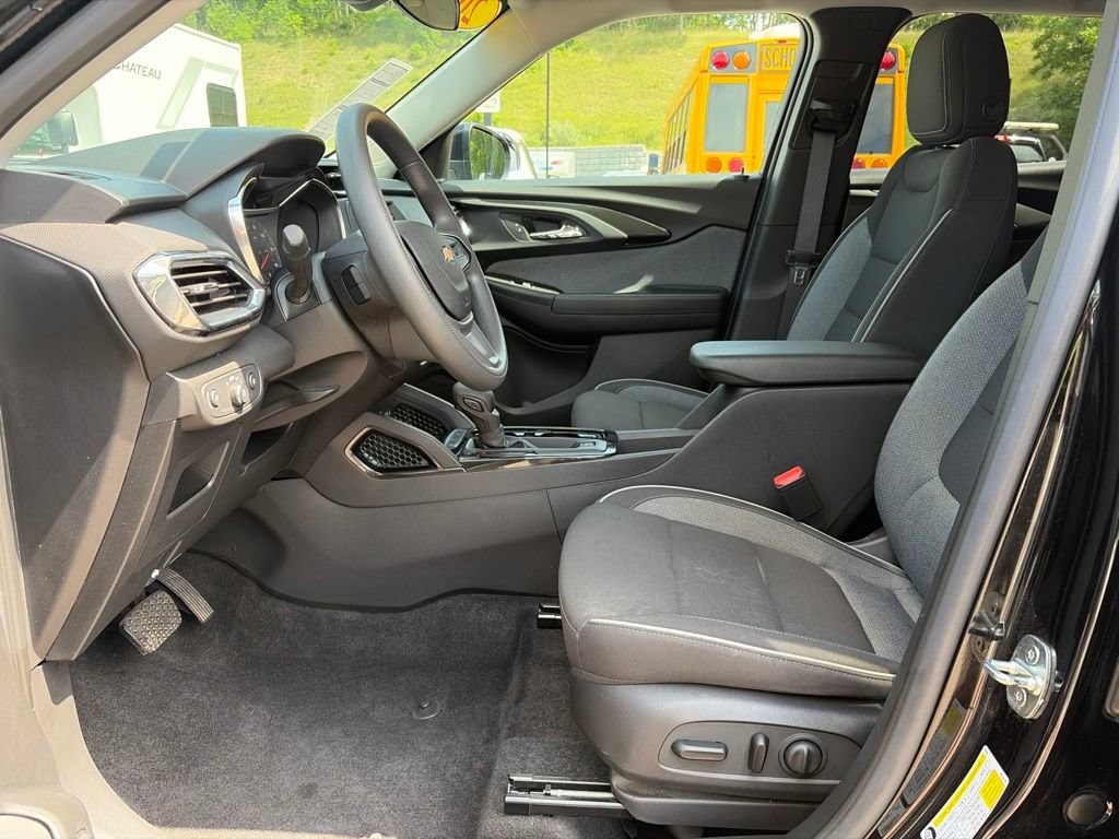 Used 2023 Chevrolet TrailBlazer LT FWD image 10
