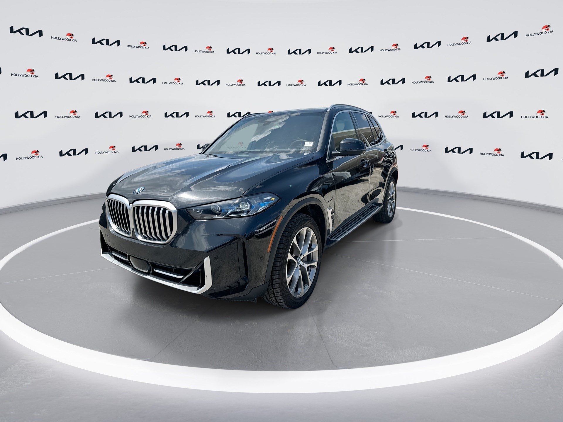 Used 2024 BMW X5 xDrive50e AWD/4WD image 4