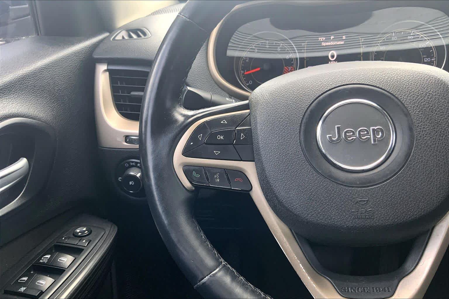 Used 2015 Jeep Cherokee Latitude w/ Comfort/Convenience Group FWD image 24