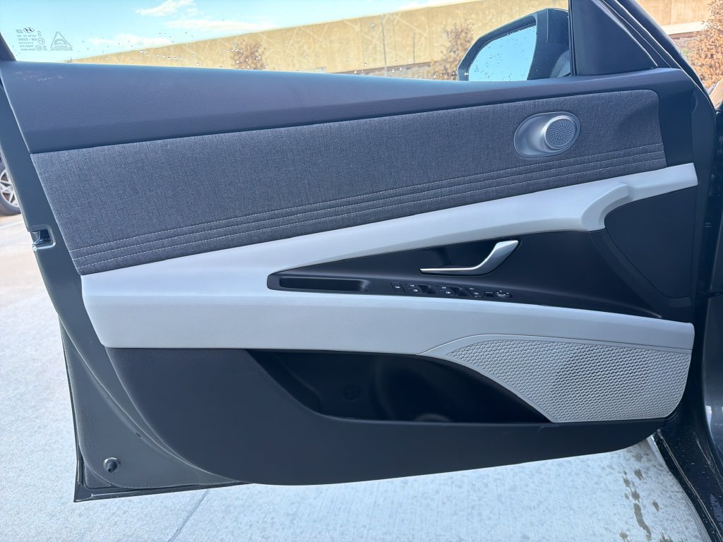 New 2026 Hyundai Elantra SEL Sport FWD image 17