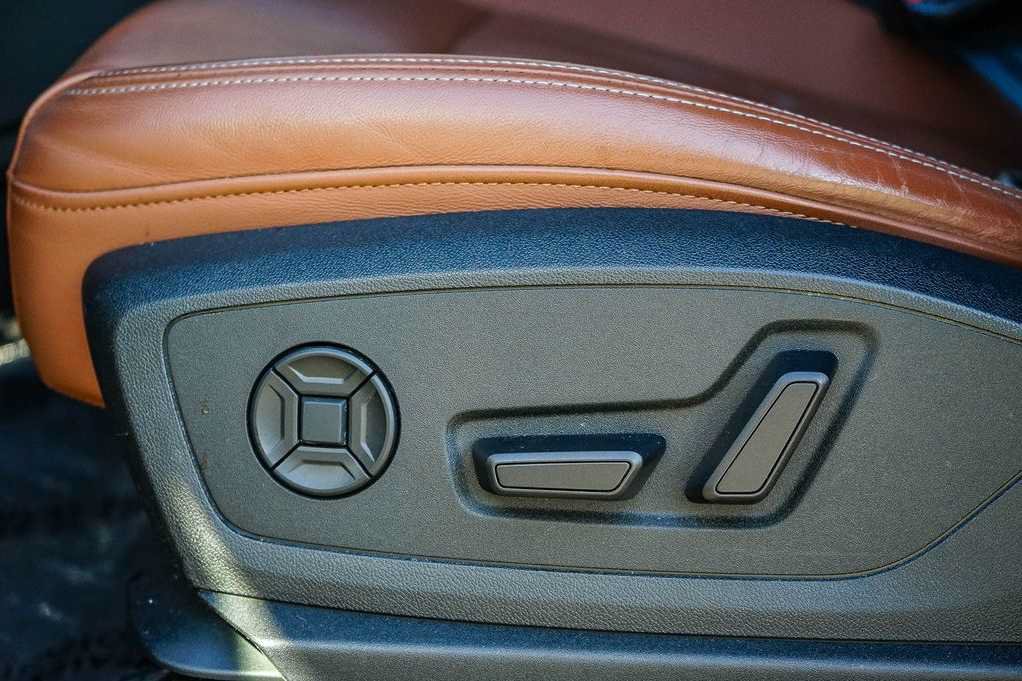 Used 2024 Audi Q8 e-tron Premium AWD/4WD image 21