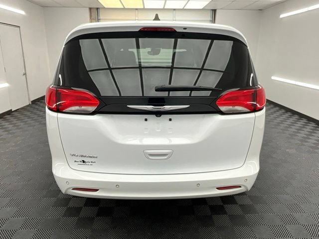 Used 2024 Chrysler Voyager LX FWD image 23