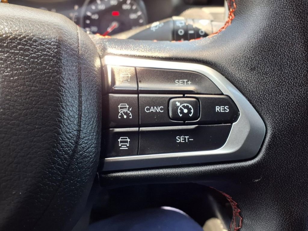 Used 2025 Jeep Compass Trailhawk AWD/4WD image 14