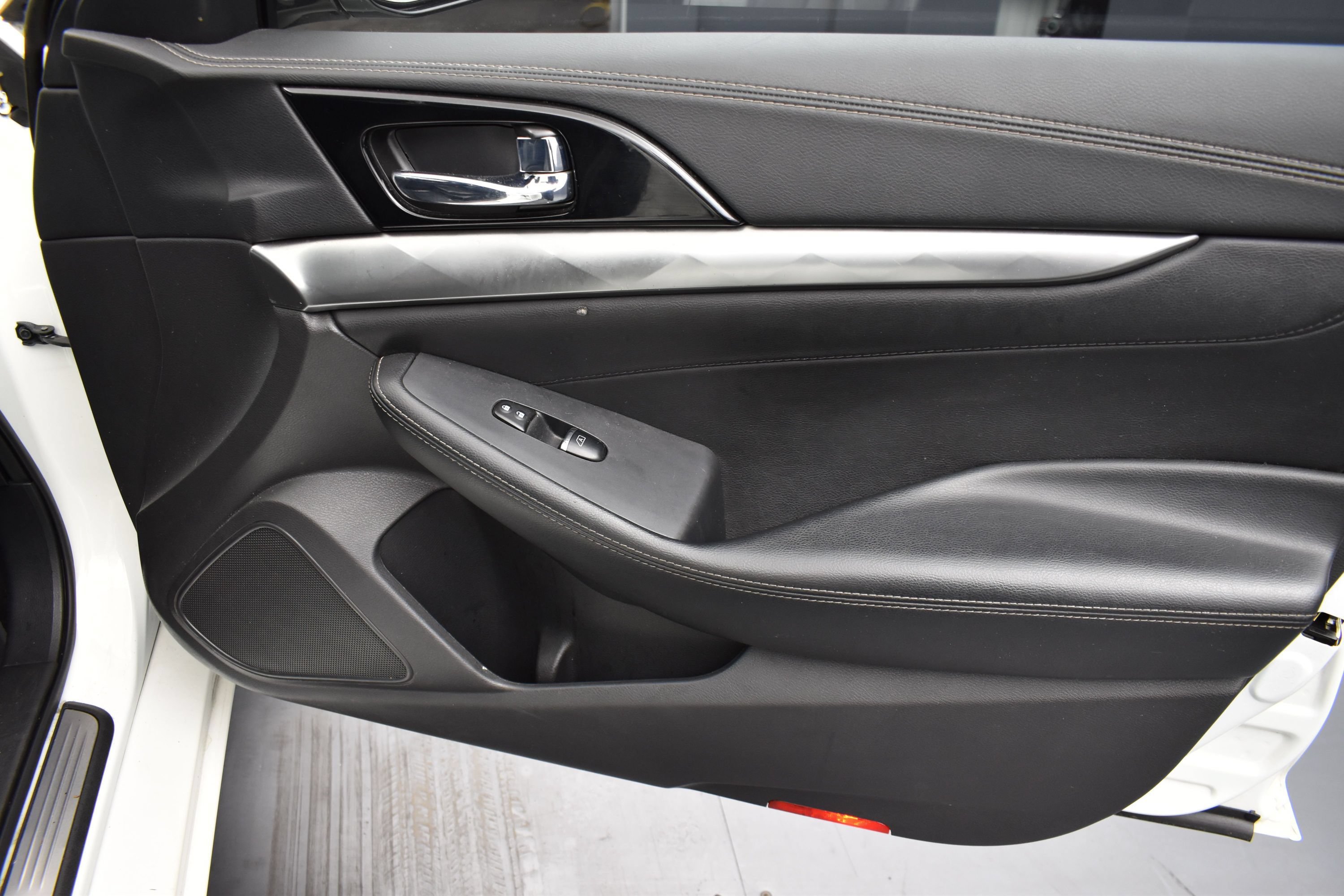 Used 2020 Nissan Maxima 3.5 SV w/ Floor Mat Group FWD image 16
