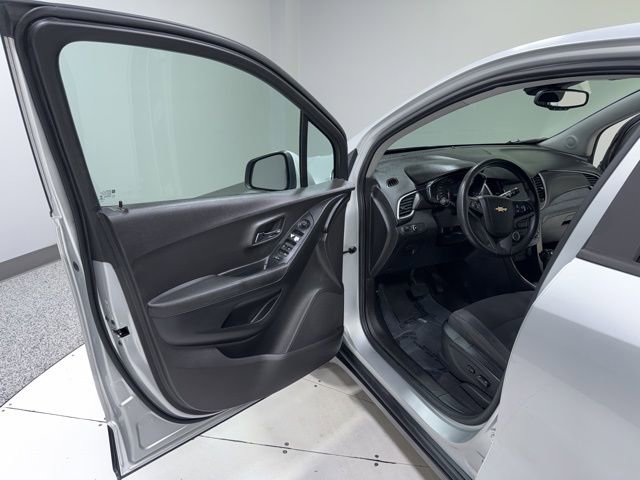 Used 2017 Chevrolet Trax LS w/ Fleet Convenience Package FWD image 8
