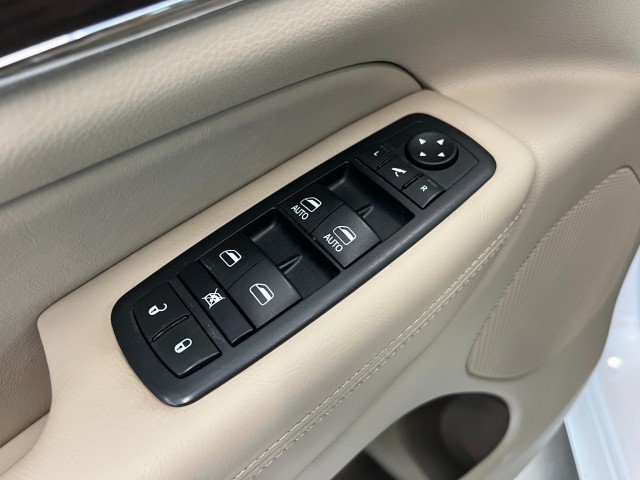Used 2016 Jeep Grand Cherokee Overland AWD/4WD image 28