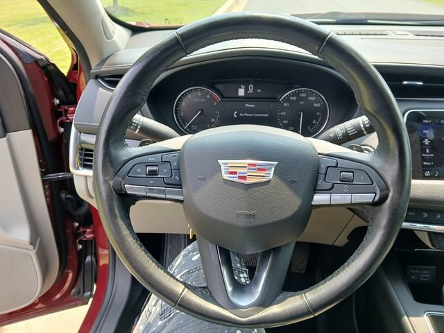 Used 2020 Cadillac XT4 Premium Luxury w/ Cold Weather Package FWD image 30