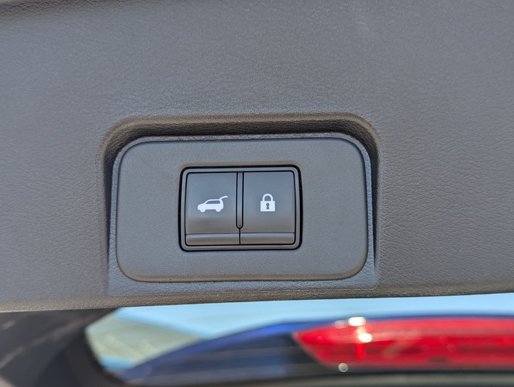 Used 2025 Nissan Rogue SV AWD/4WD image 31
