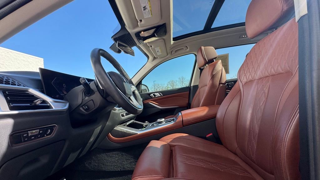 Used 2023 BMW X7 xDrive40i w/ Premium Package image 11