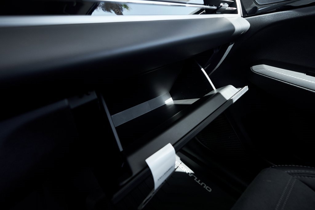 New 2025 Mitsubishi Outlander SE image 52