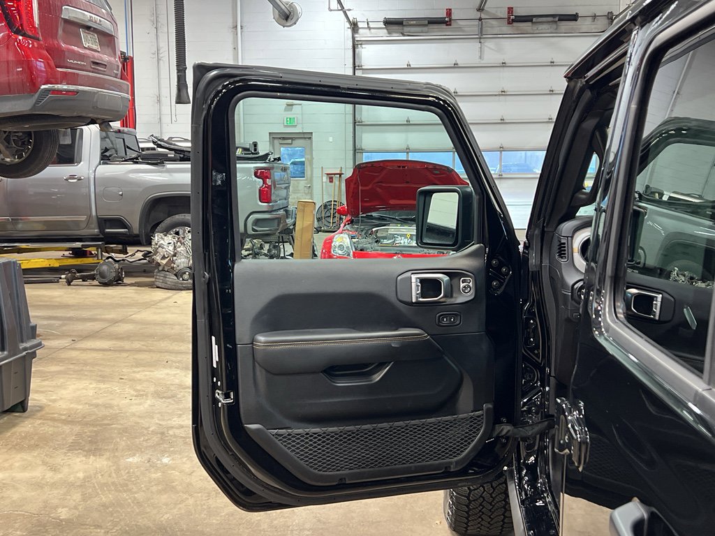 Used 2025 Jeep Wrangler Backcountry image 9