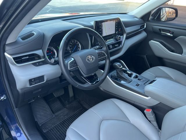 Used 2021 Toyota Highlander XLE AWD/4WD image 19