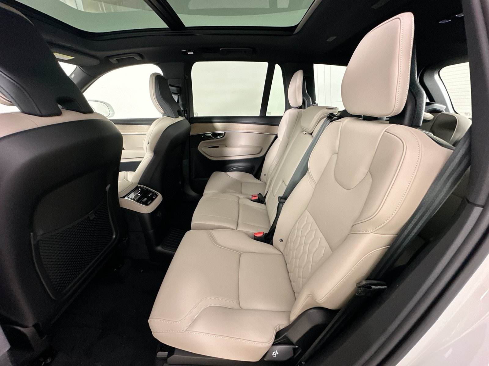 New 2026 Volvo XC90 T8 Plus w/ Protection Package AWD/4WD image 37