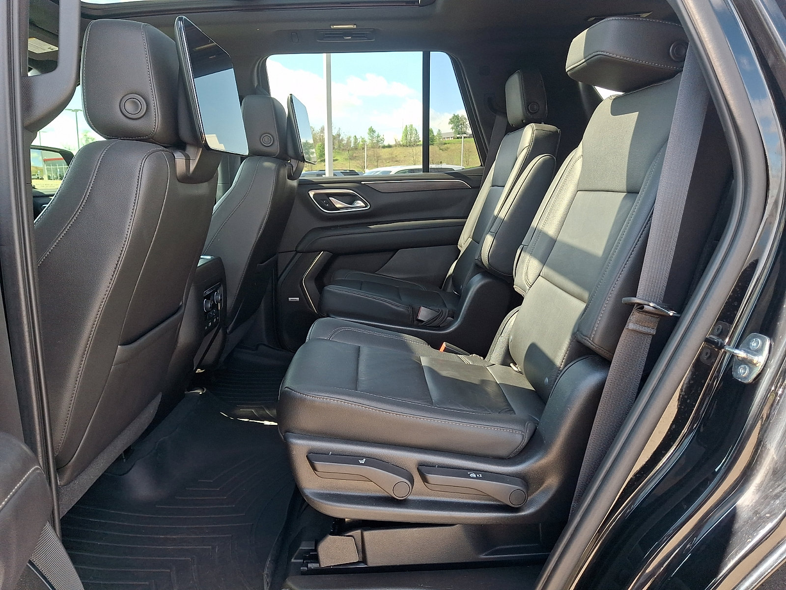 Used 2021 Chevrolet Tahoe Z71 w/ Rear Media and Nav Package image 10