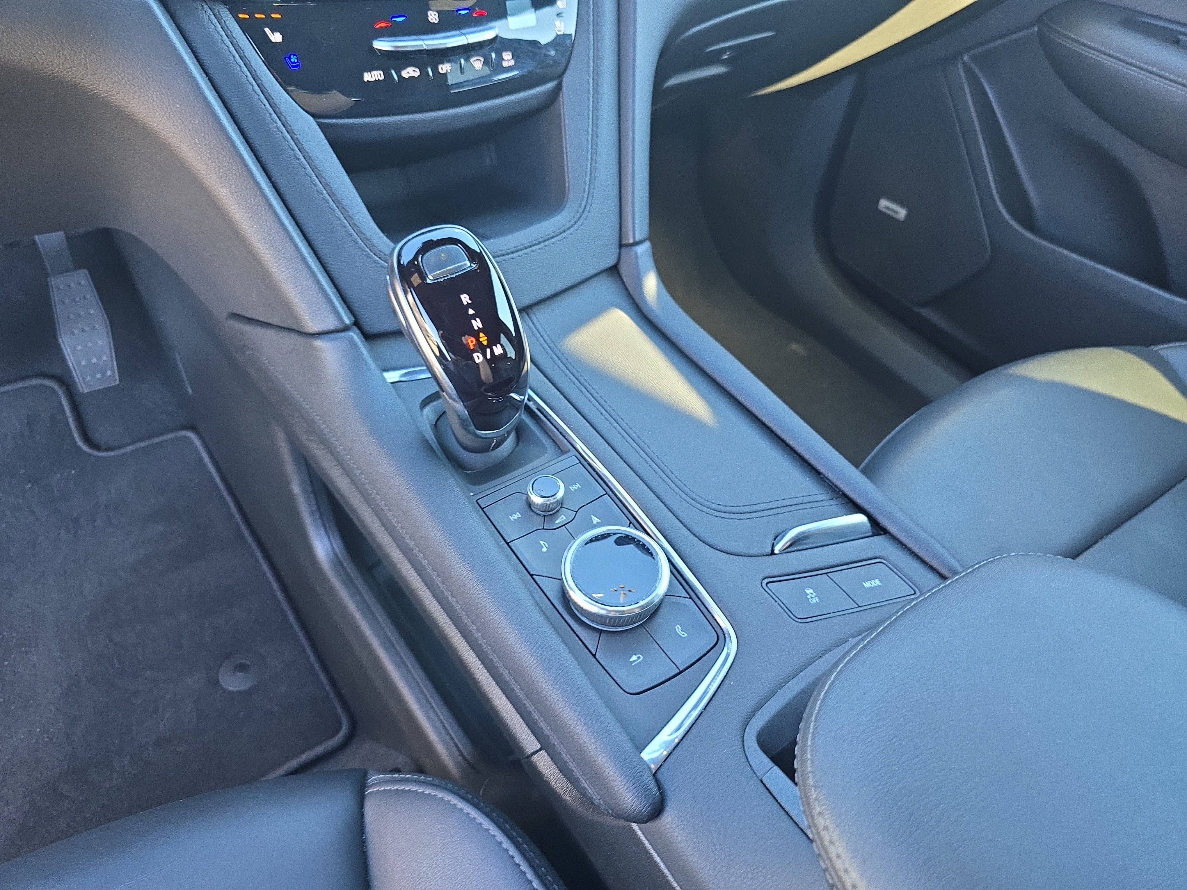 Used 2025 Cadillac XT6 Premium Luxury image 30