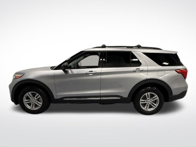 Used 2024 Ford Explorer XLT w/ Equipment Group 202A AWD/4WD image 5