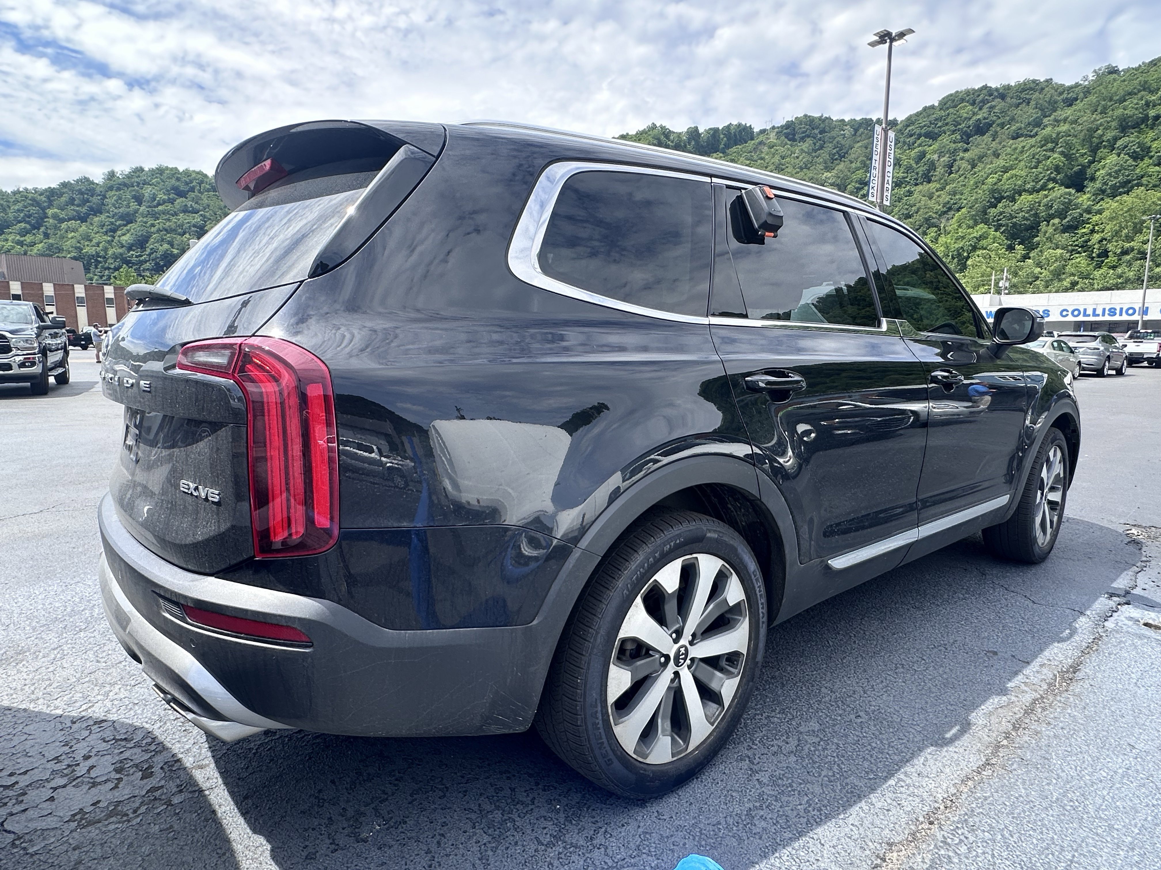 Used 2021 Kia Telluride EX w/ EX Premium Package FWD image 6