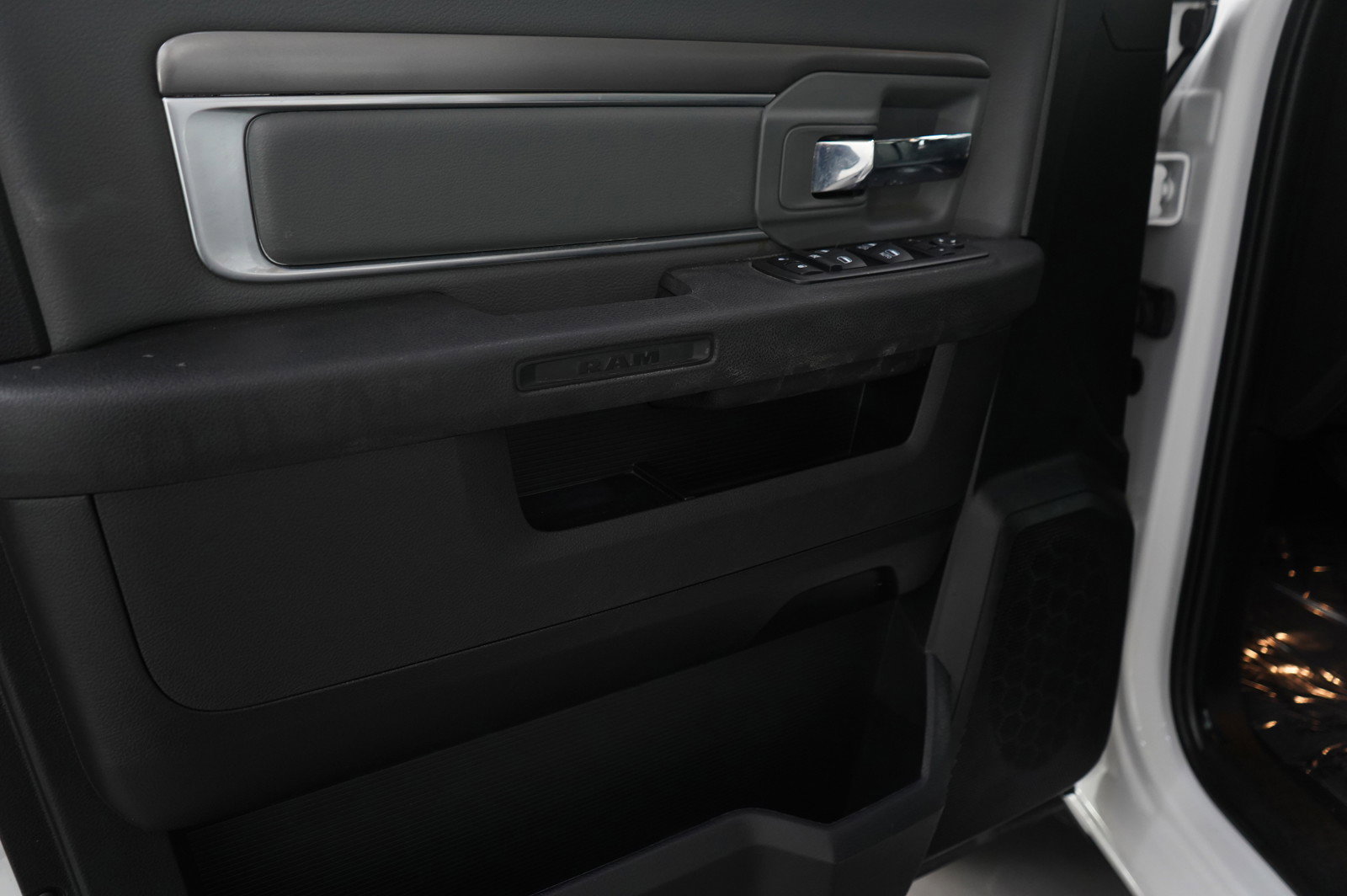 Used 2023 RAM 1500 Classic SLT image 25