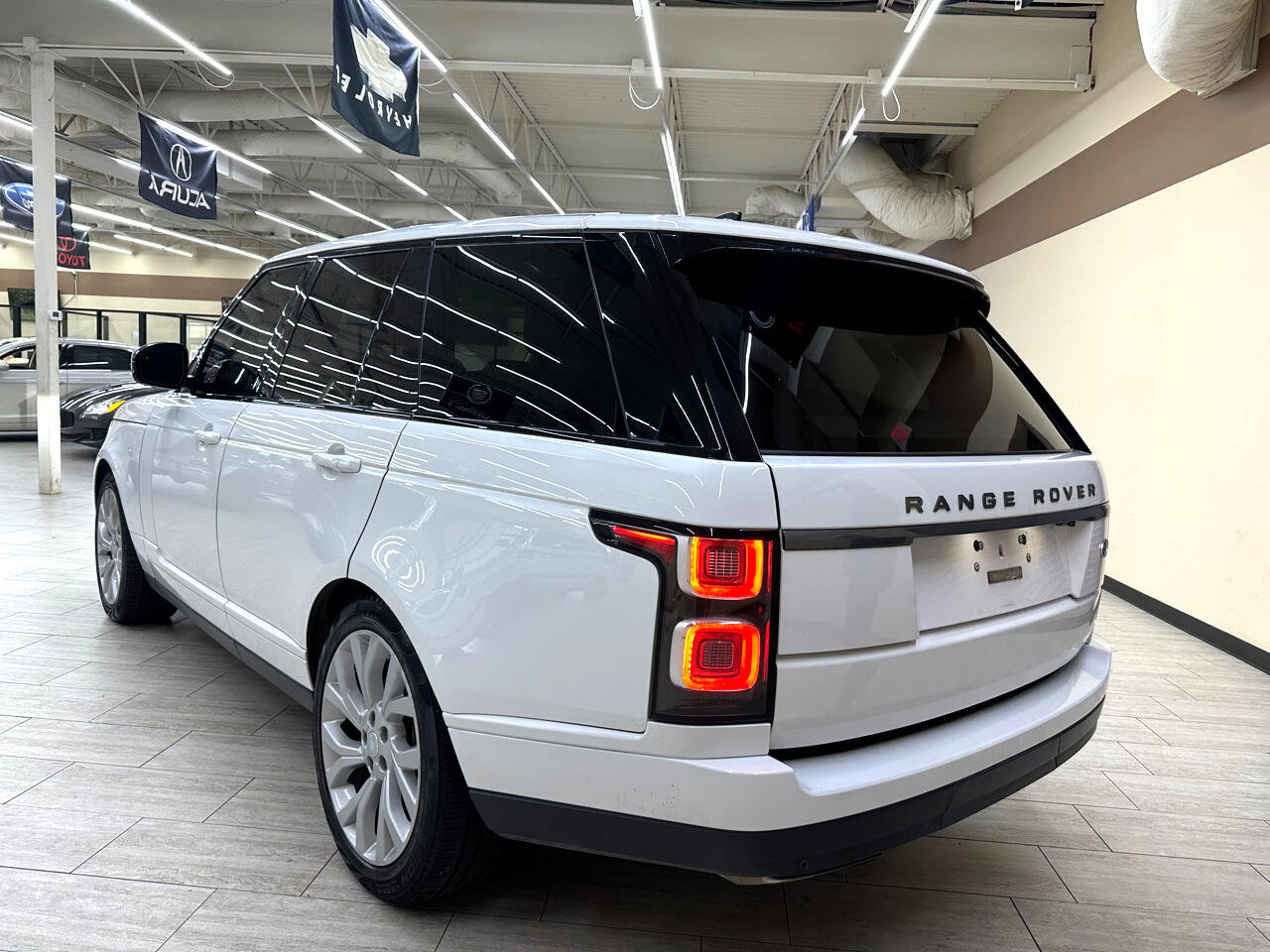 Used 2019 Land Rover Range Rover image 9