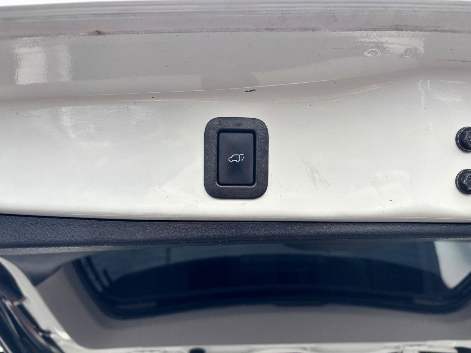 Used 2018 Toyota Highlander Plus AWD/4WD image 19