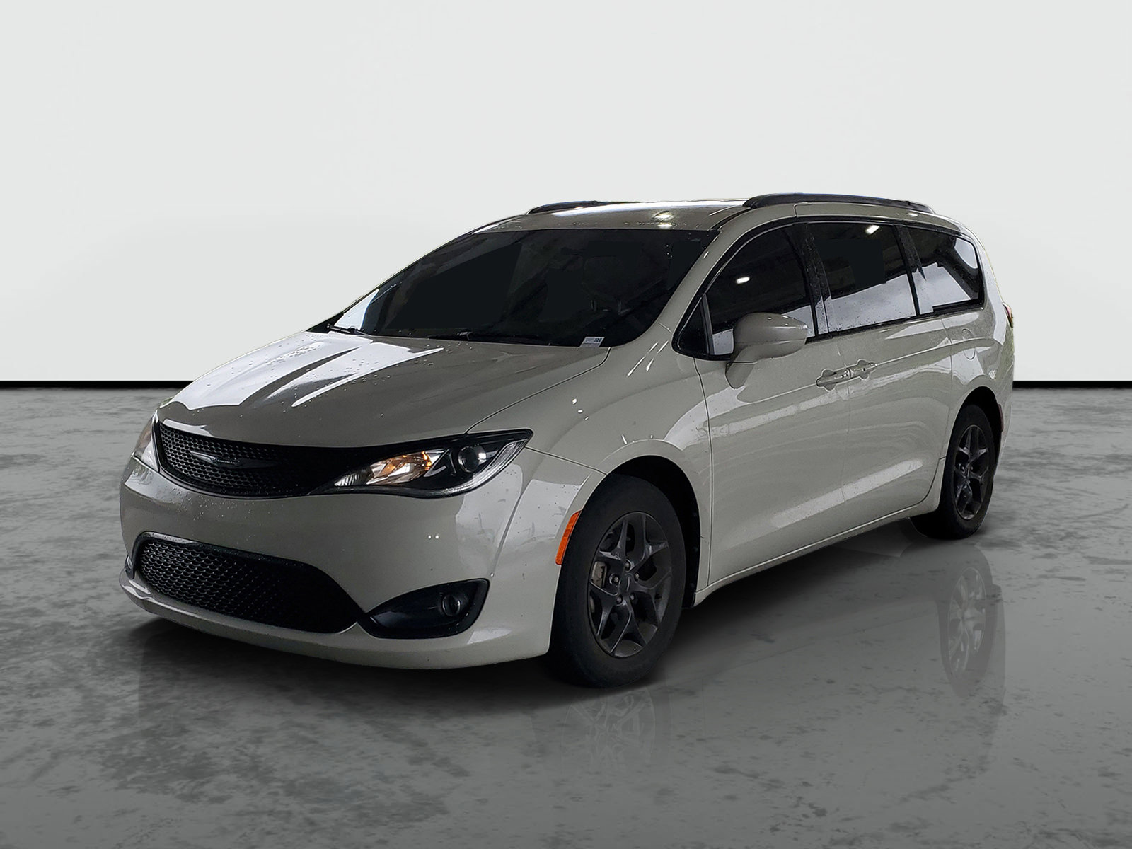 Used 2020 Chrysler Pacifica Touring-L Plus FWD image 4
