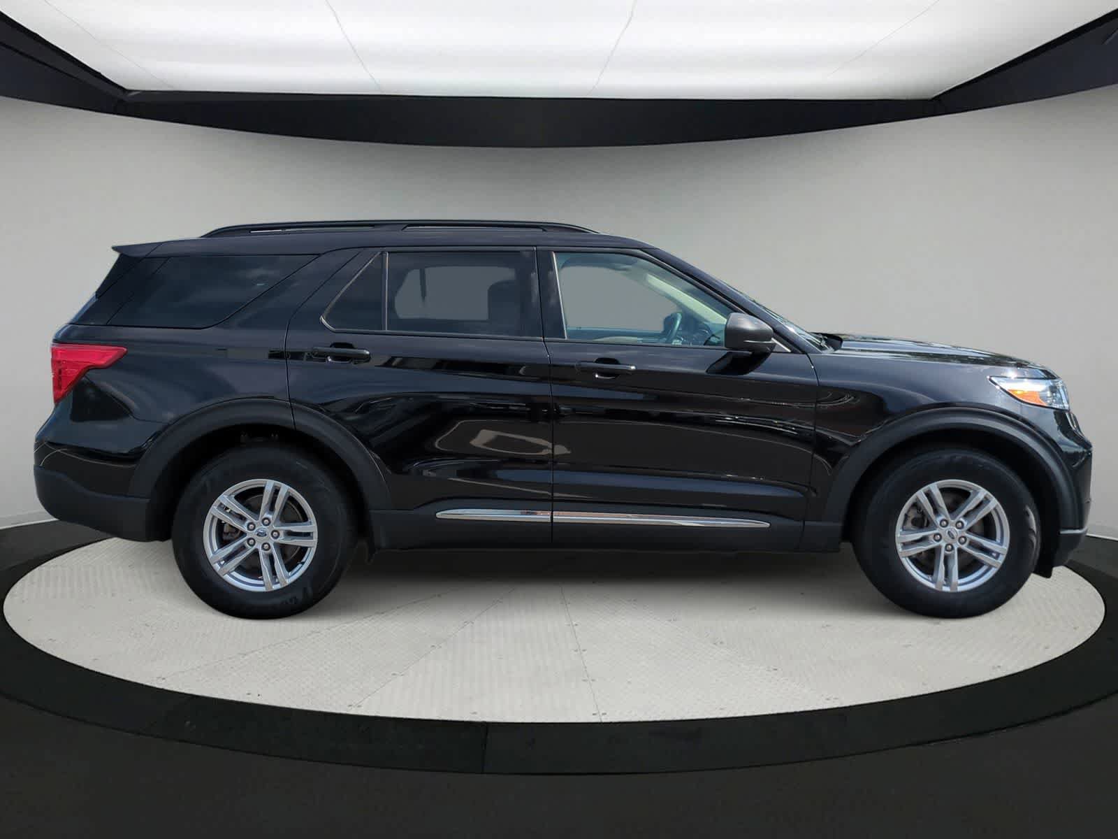 Used 2023 Ford Explorer XLT w/ Equipment Group 202A image 9