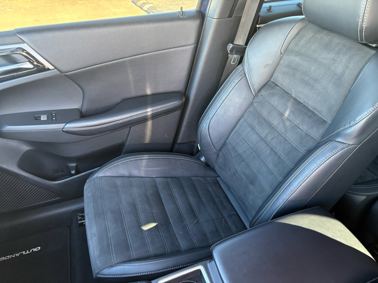 Used 2022 Mitsubishi Outlander SE image 21