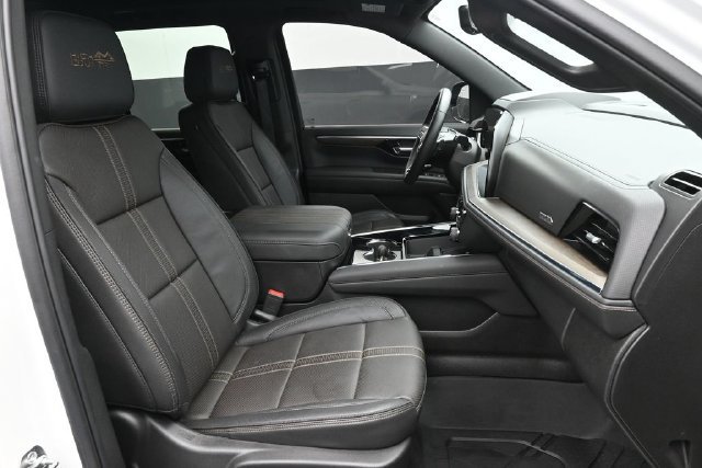 Used 2025 Chevrolet Tahoe High Country AWD/4WD image 35