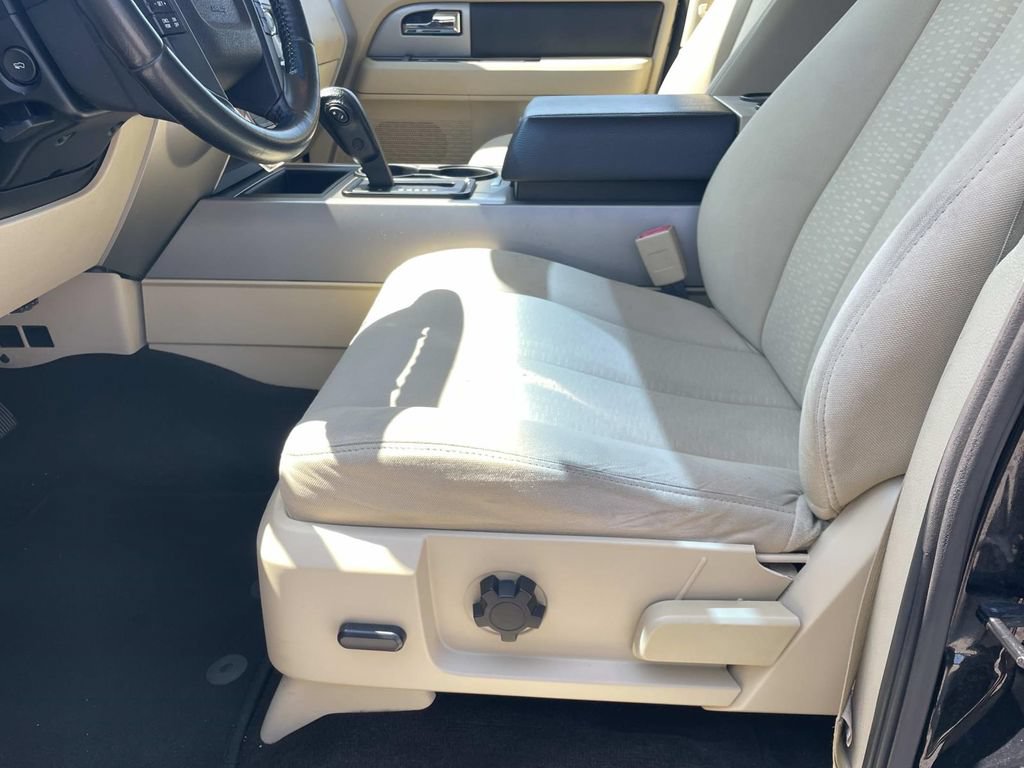 Used 2015 Ford Expedition XLT RWD image 17