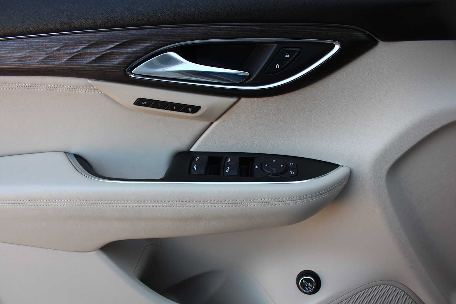 Used 2023 Buick Envision Avenir FWD image 32