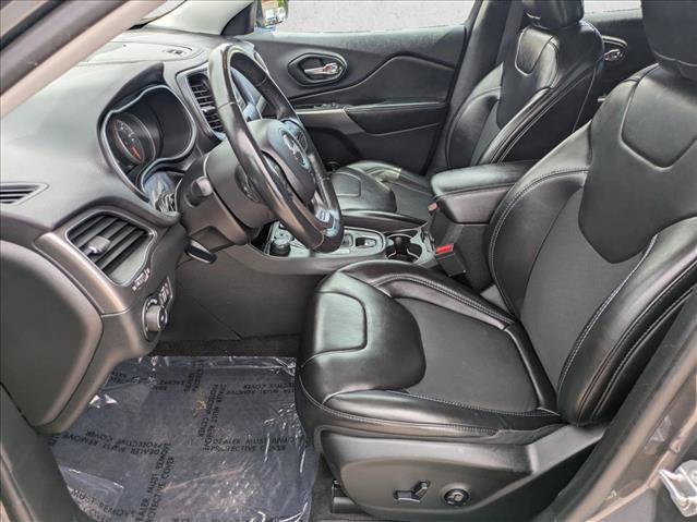 Used 2019 Jeep Cherokee Latitude Plus w/ Cold Weather Group AWD/4WD image 15