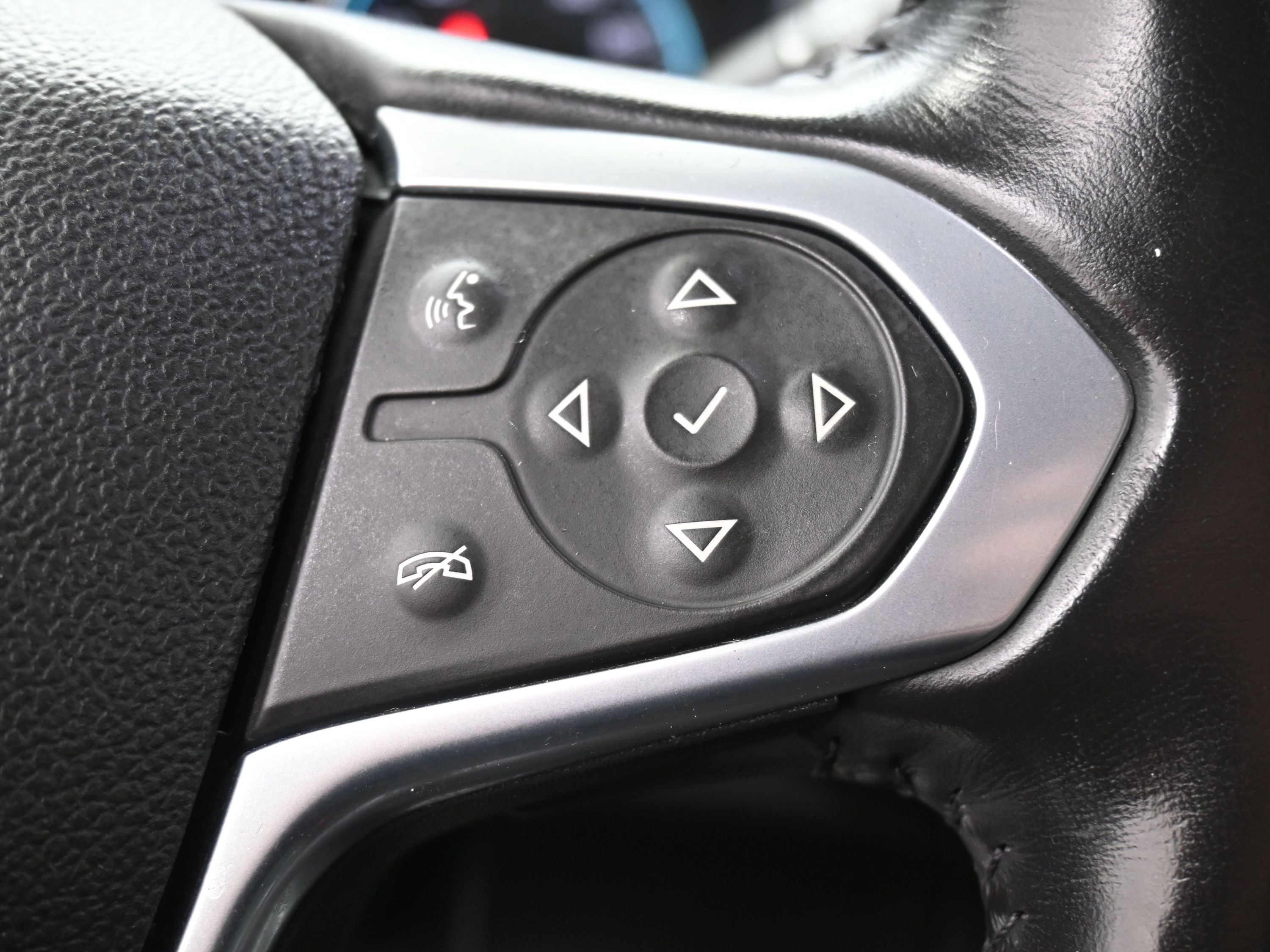 Used 2020 Chevrolet Traverse LT image 27