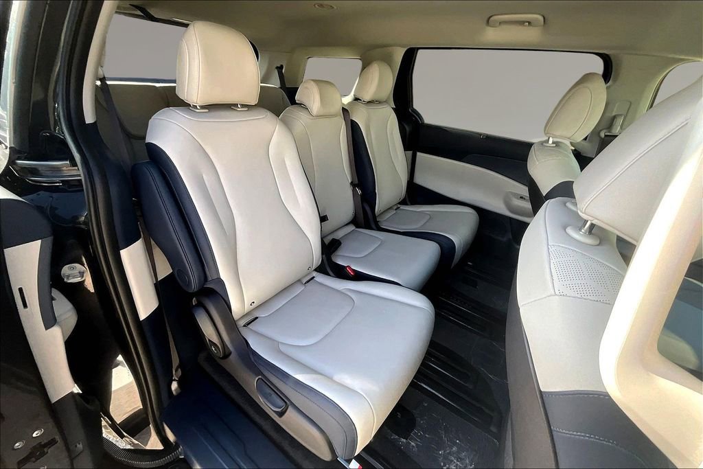 New 2026 Kia Carnival EX FWD image 10