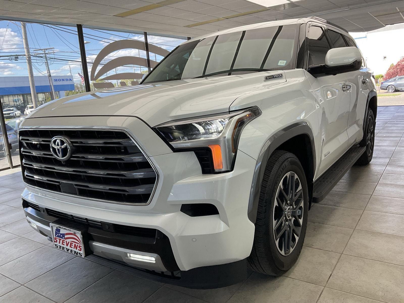 Used 2023 Toyota Sequoia Limited RWD image 3