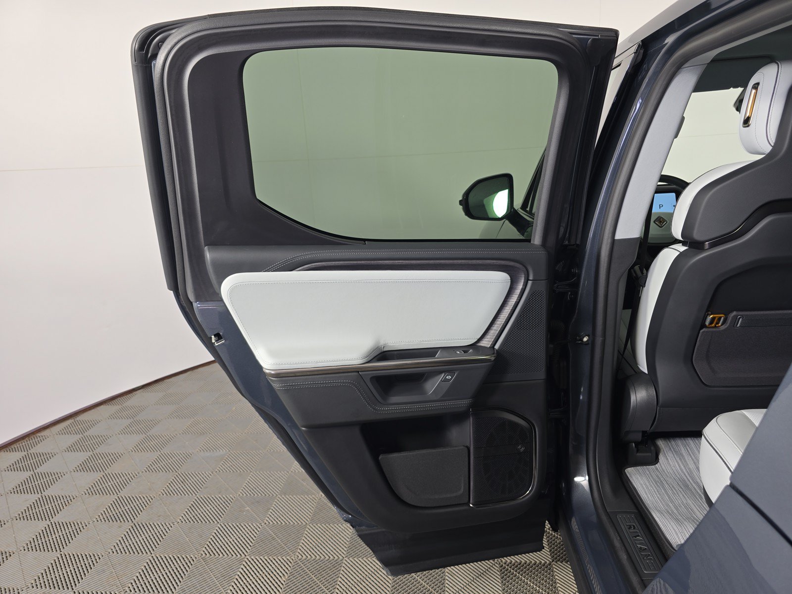 Used 2025 Rivian R1T Adventure AWD/4WD image 17