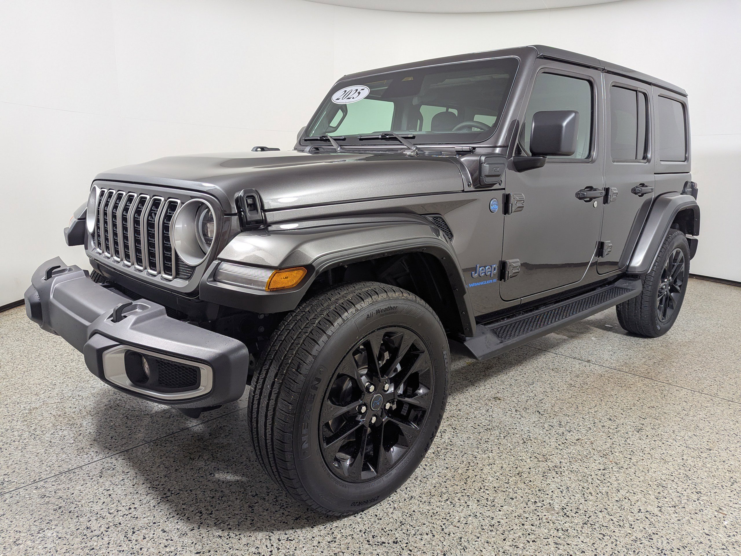 Used 2025 Jeep Wrangler Sahara AWD/4WD image 3