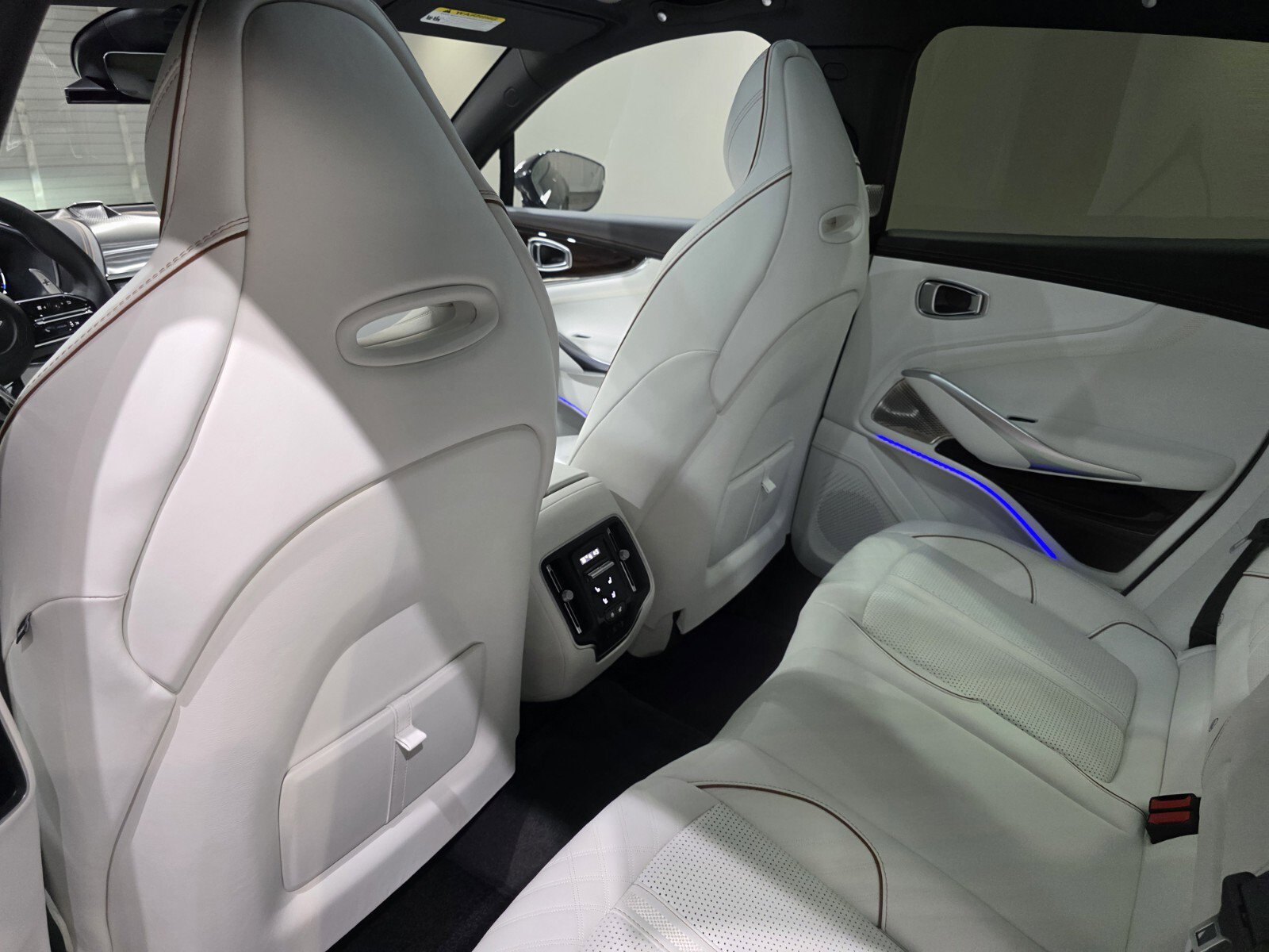 New 2026 Aston Martin DBX 707 image 19