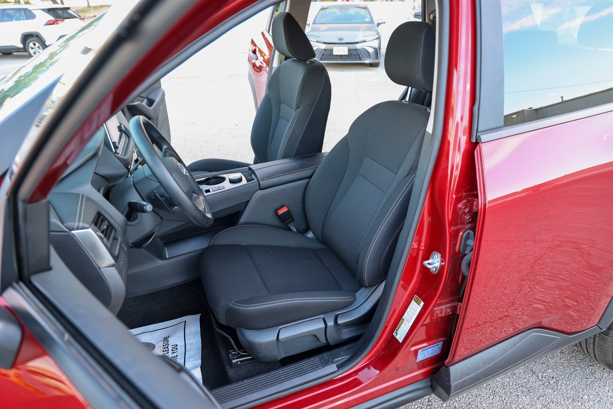 Used 2025 Nissan Rogue S AWD/4WD image 32