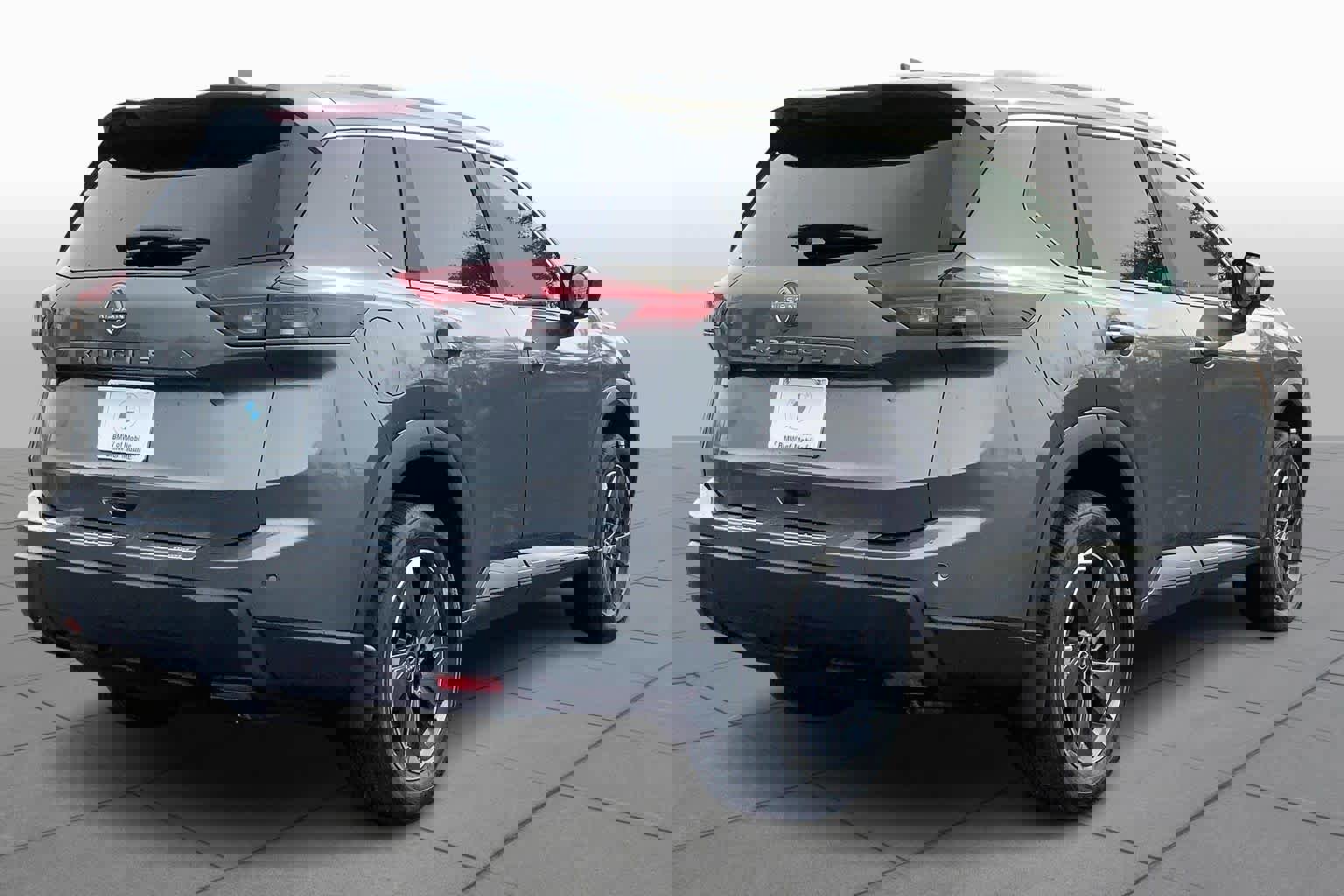 Used 2025 Nissan Rogue SV w/ SV Premium Package image 13