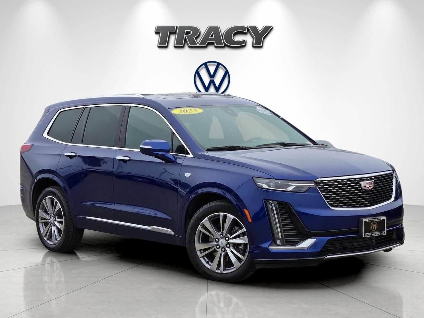 Used 2025 Cadillac XT6 Premium Luxury AWD/4WD image 2