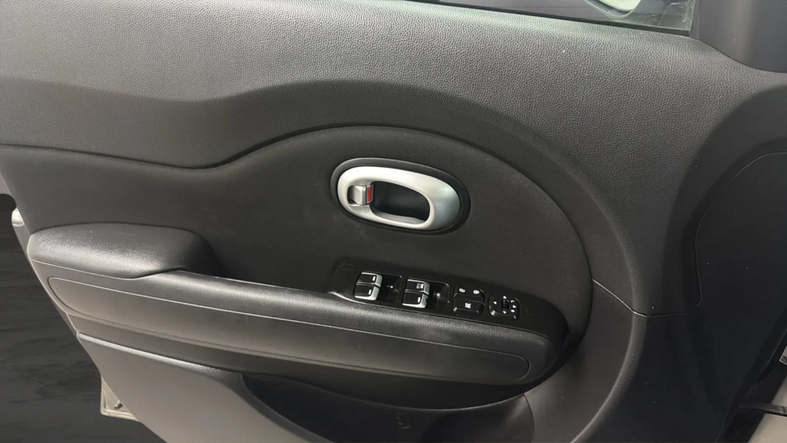 Used 2019 Kia Soul FWD image 16