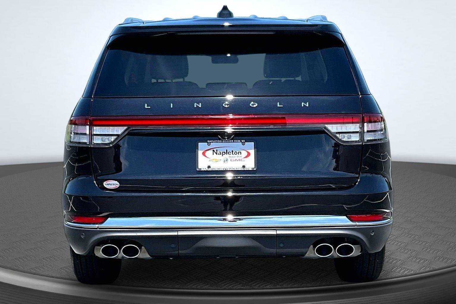 Used 2025 Lincoln Aviator AWD image 4