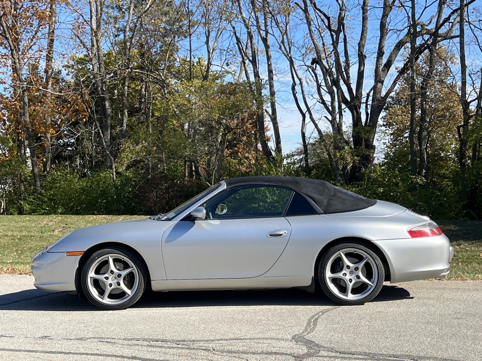 Used 2002 Porsche 911 Carrera image 2