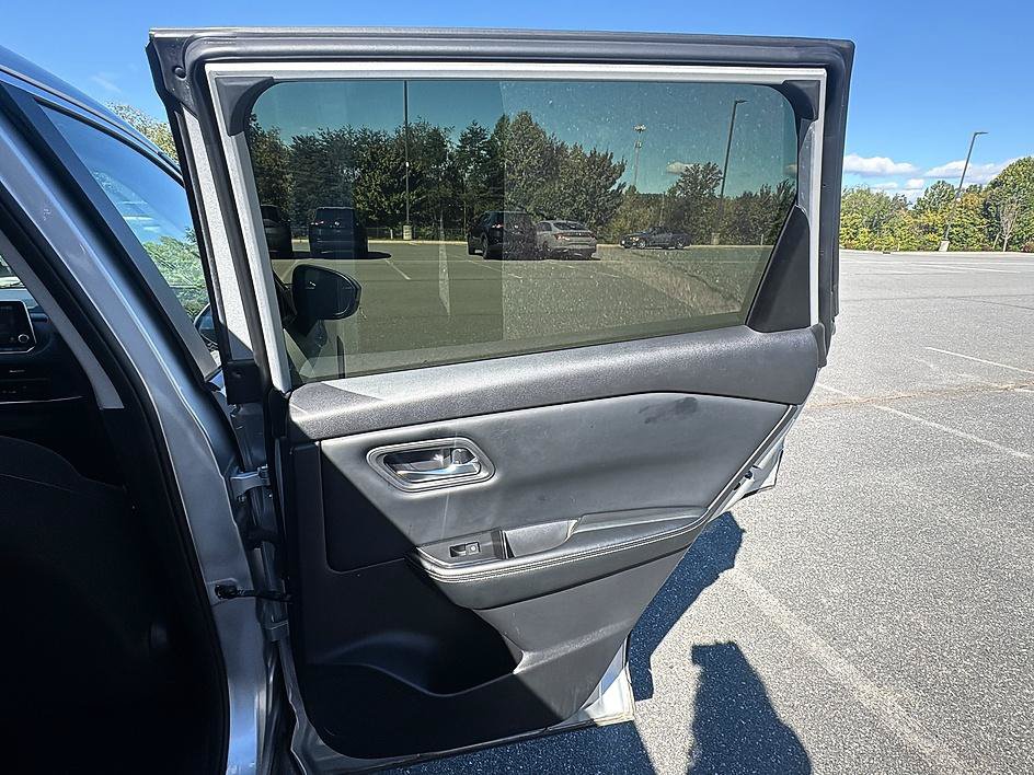 Certified 2025 Nissan Rogue SV AWD/4WD image 28