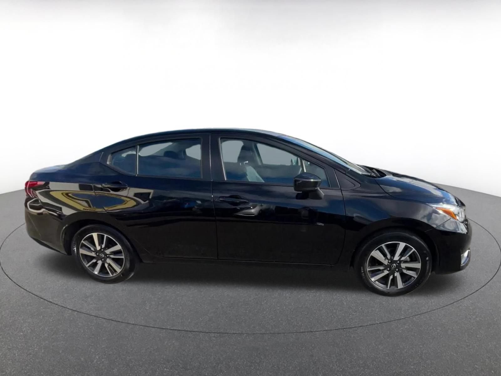 Used 2025 Nissan Versa SV FWD image 15