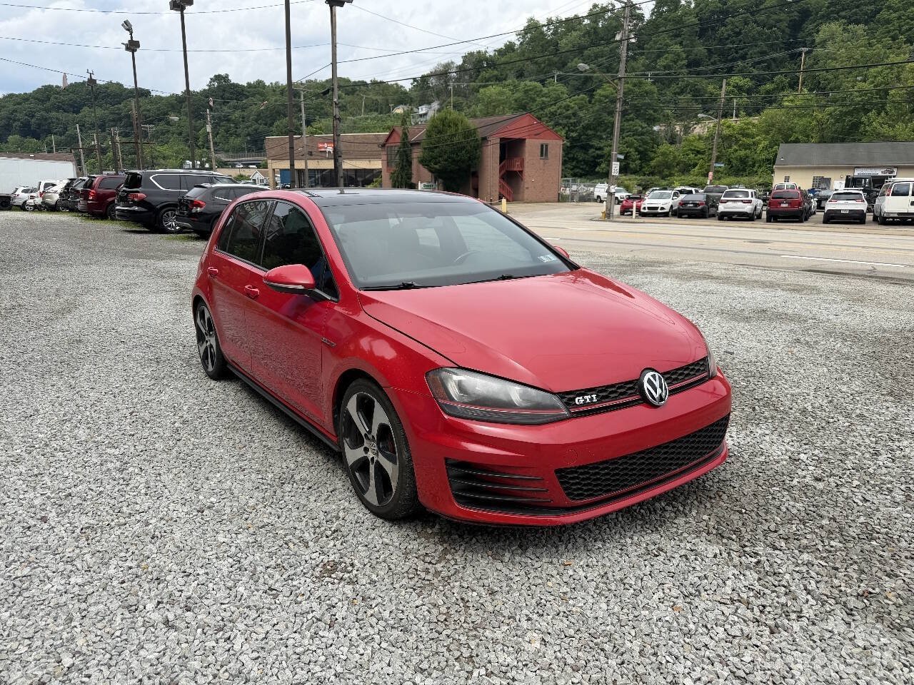 Used 2015 Volkswagen Golf 4-Door FWD image 6